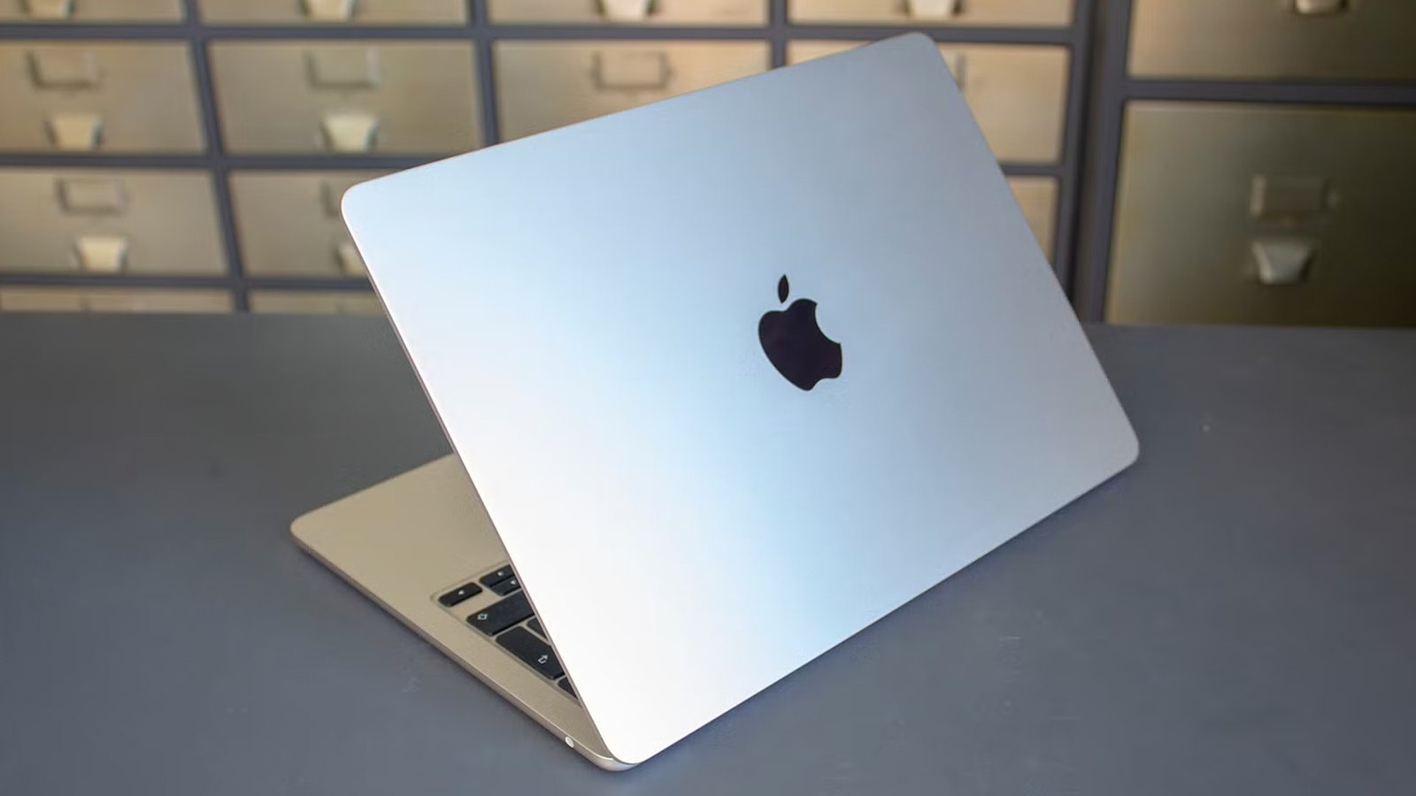 MacBook Air M4 drops to a record-low price